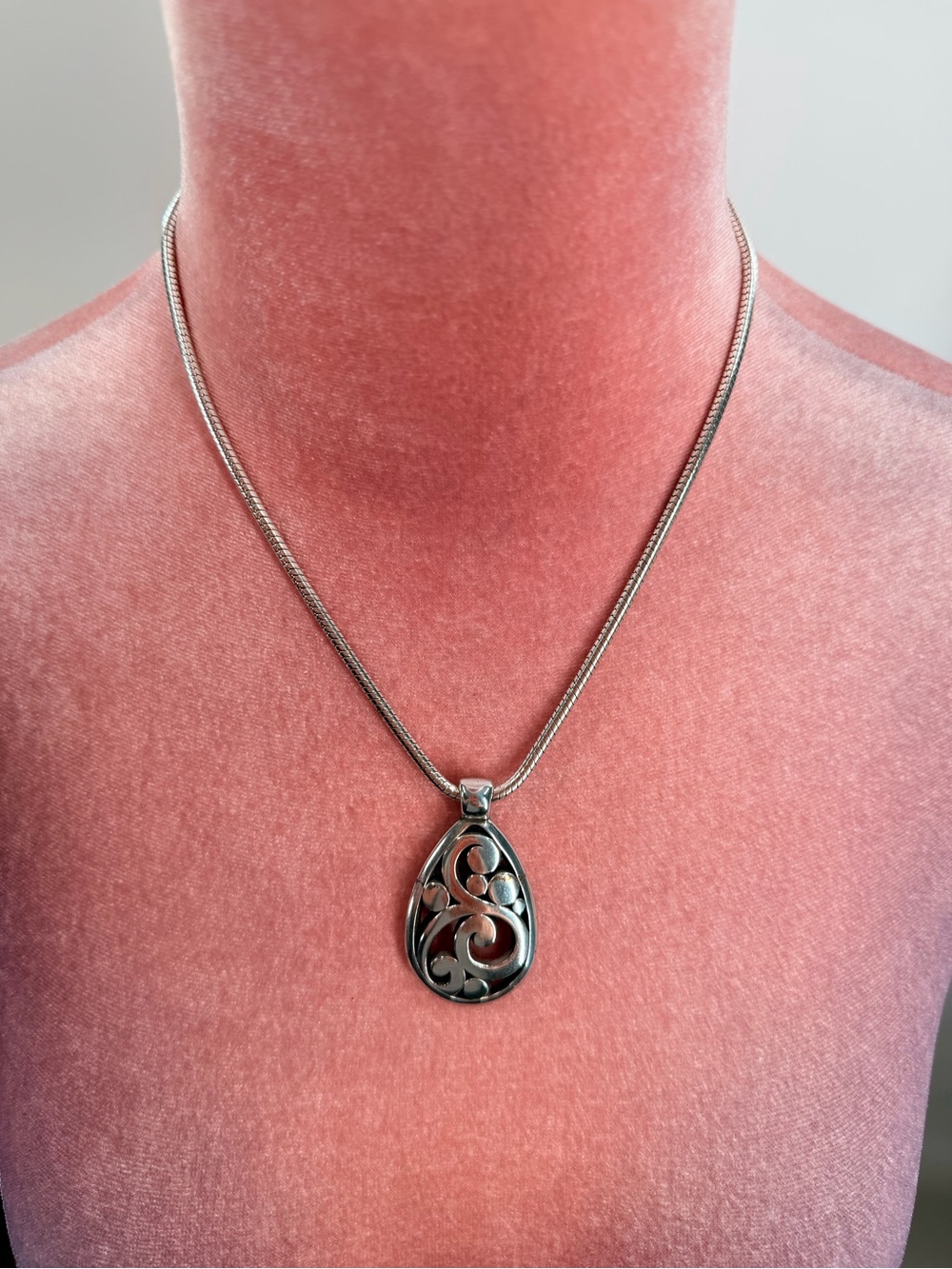 GUC Brighton Contempo Necklace - Picture 6 of 11
